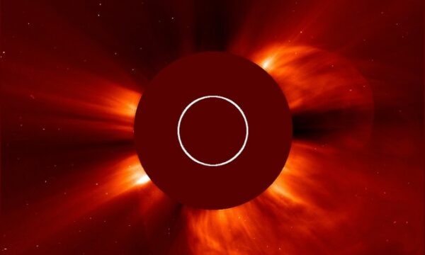 Un potente brillamento solare di classe X1.2 colpirà la Terra fra il 9 e il 10 gennaio 2014